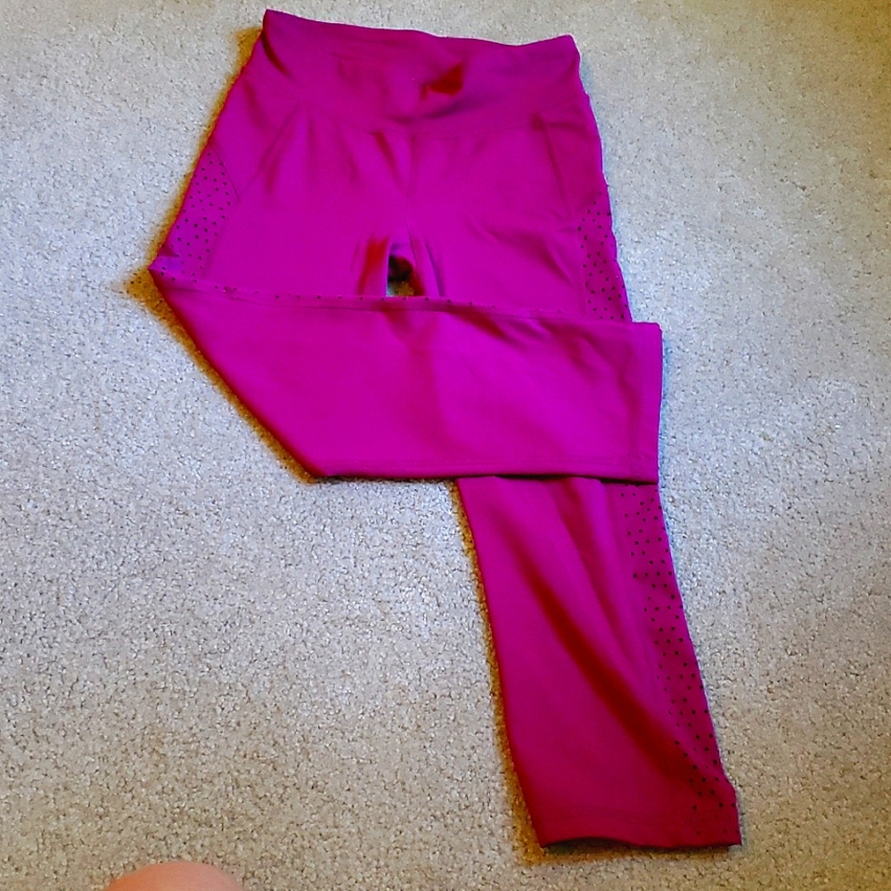 Pink/Fushia workout leggings, capri, Small